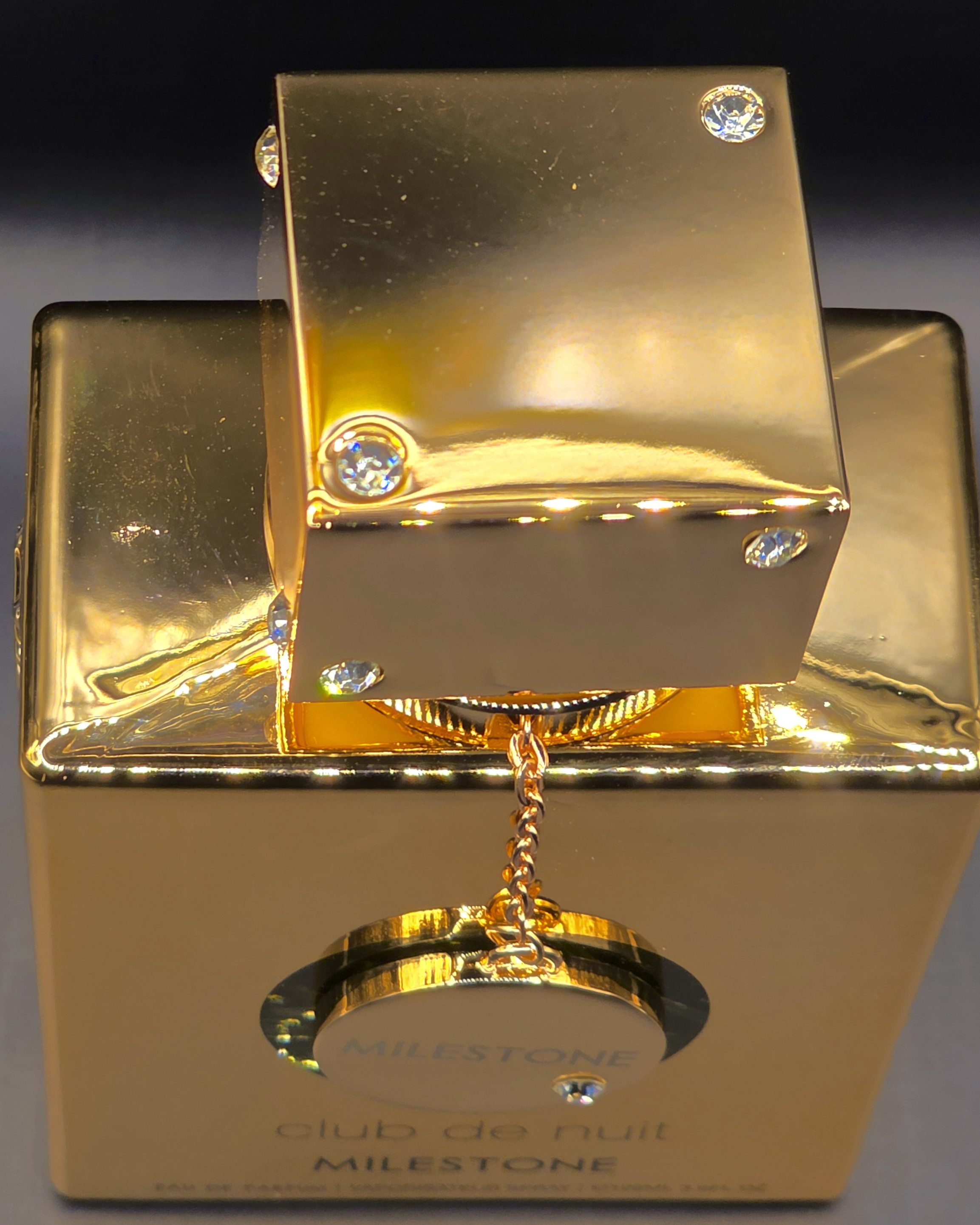 CLUB DE NUIT MILESTONE